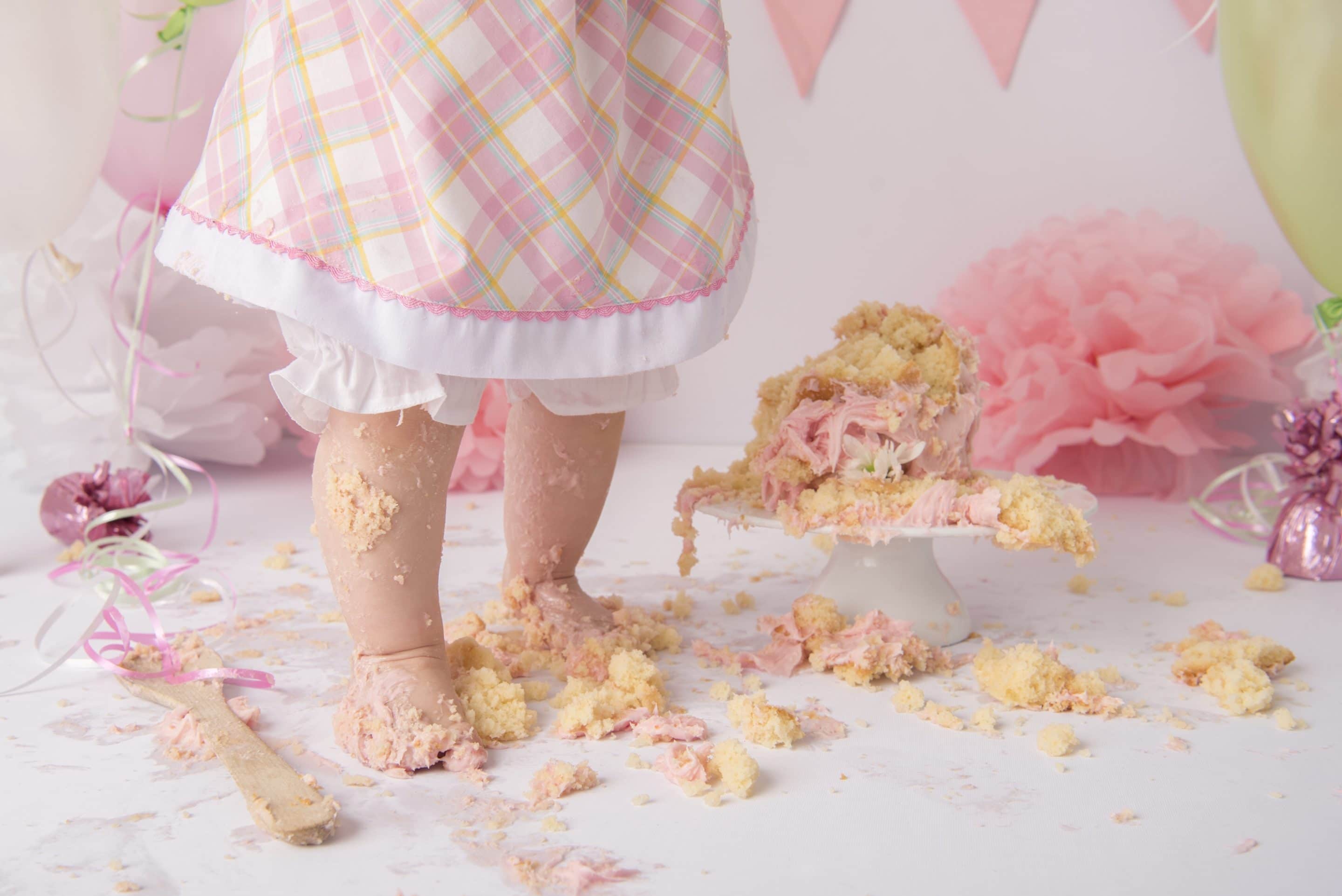 baby-girl-birthday-cake-smash-2021-08-30-06-58-50-utc